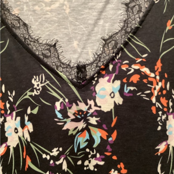 Floral Lace Trim Blouse in Black - Picture 3 of 5